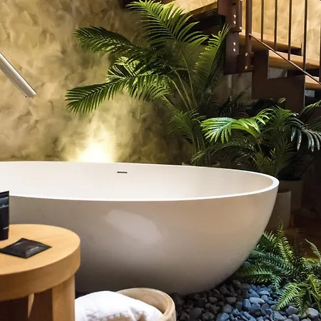 Palmanova Suite Home